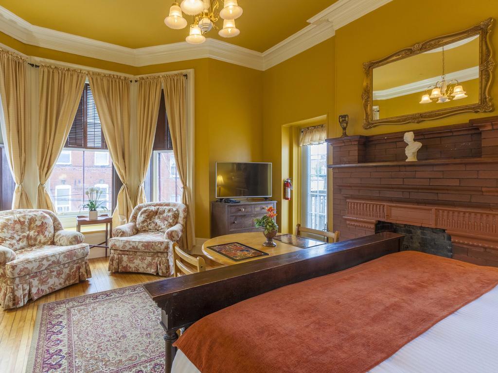 Chipman Hill Suites - Sydney Street Сент-Джон Экстерьер фото