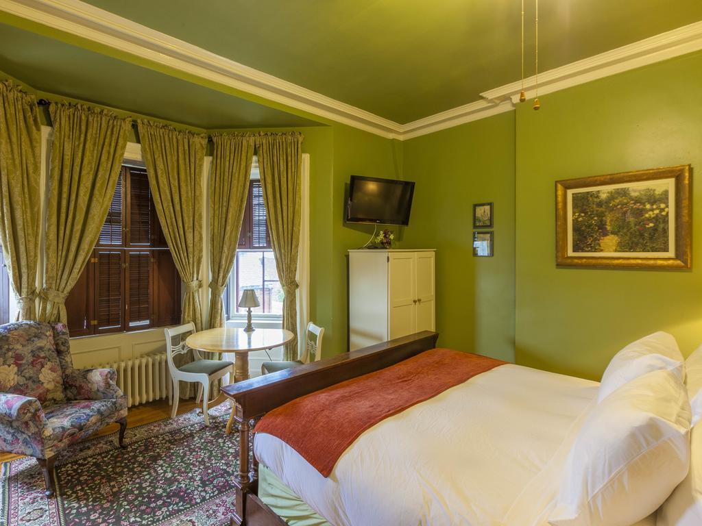 Chipman Hill Suites - Sydney Street Сент-Джон Экстерьер фото