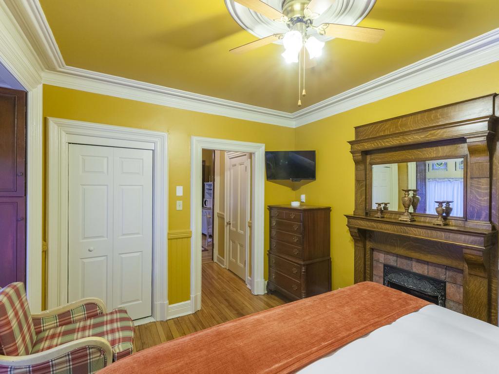 Chipman Hill Suites - Sydney Street Сент-Джон Экстерьер фото