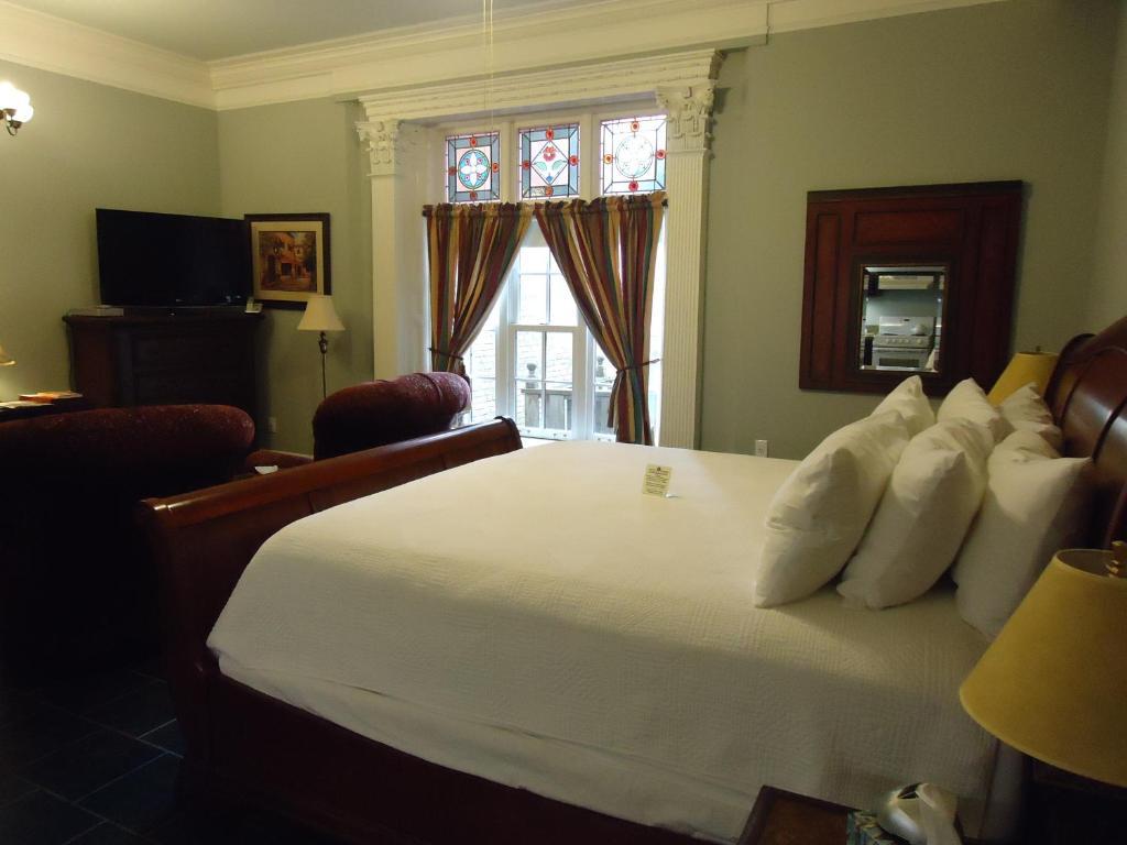 Chipman Hill Suites - Sydney Street Сент-Джон Экстерьер фото